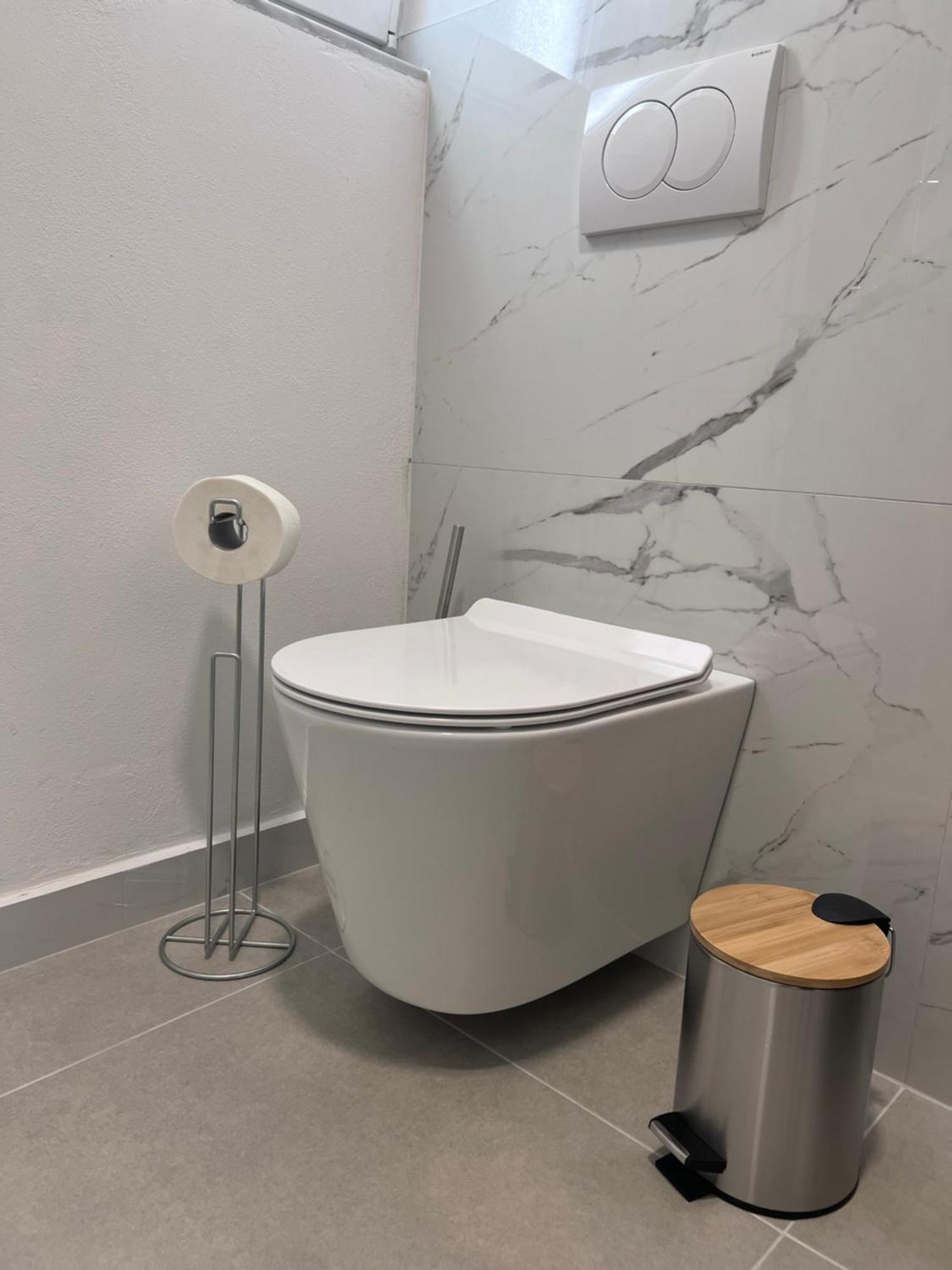 Апартаменти Modern In Тирана