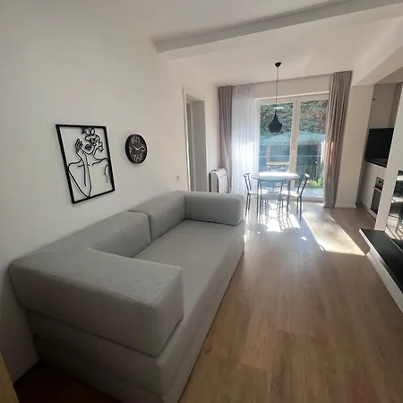 Modern Apartment In Villa Тирана Екстер'єр фото